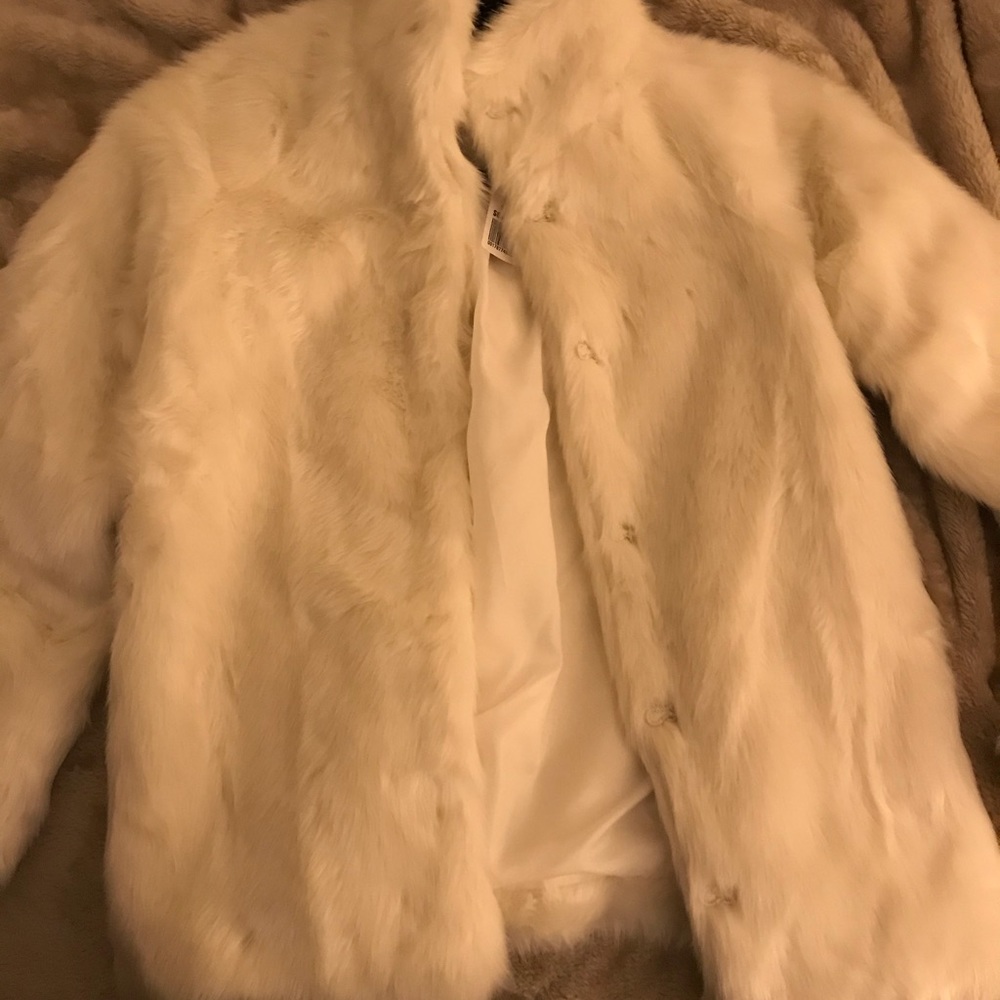 NWT! Faux fur cream jacket, hook&eye, sz small